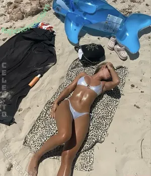 Alice Ferreira / yaliceferreira nude photo #0023