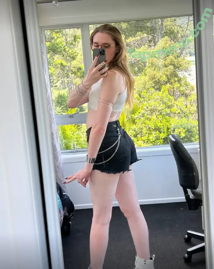 Alice In Wonder1and nude photo #0069 (alice_in_wonder1and / alice_inwonderland96)