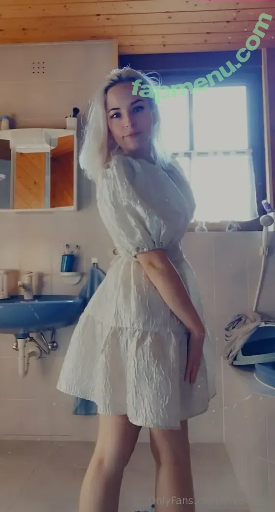 alice.luna nude photo #0008 (aaliceluna)