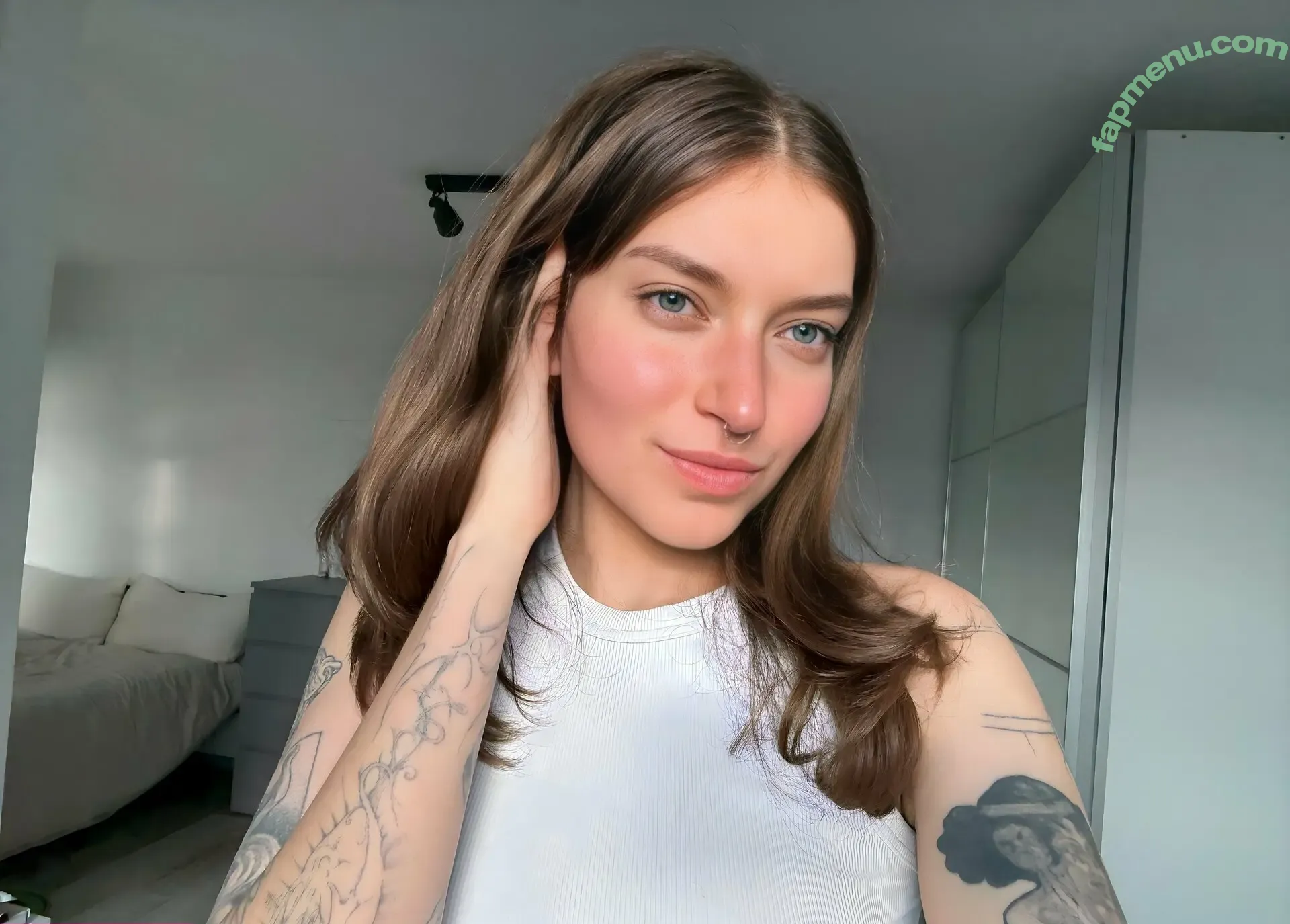 alice_notinwonderland nude photo #0002 (ayyylice)