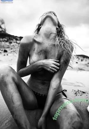 alice.roberts / prof_alice_roberts nude photo #0056