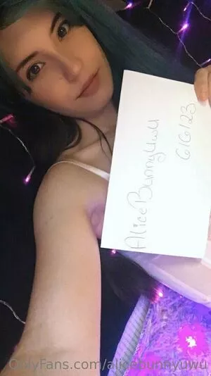 alicebunnyuwu / alicebluwu nude photo #0009