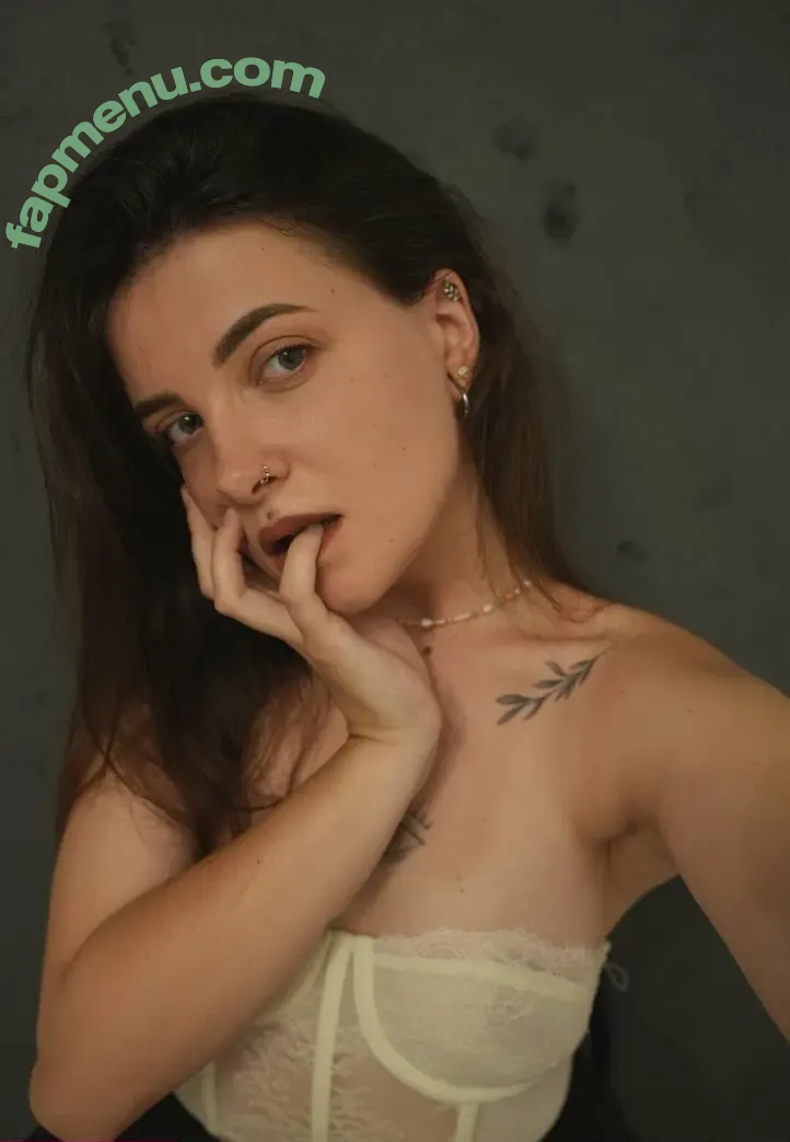 alicee_pearl nude photo #0009 (aliceburmiston)