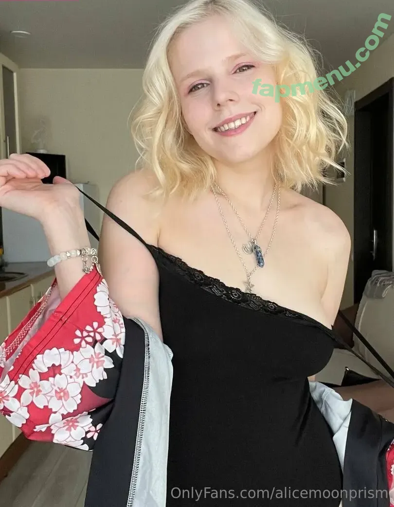alicemoonprism nude photo #0207 (thealicemoon)