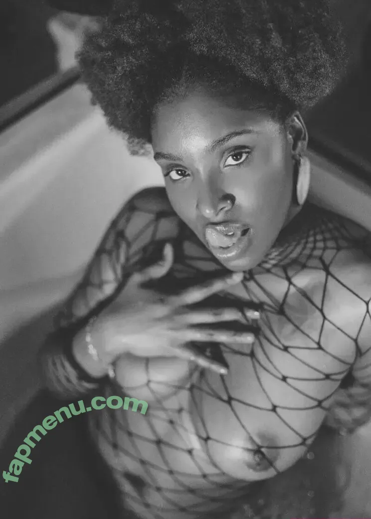 Alicenwndrlandd nude photo #0056 (alisonwonderland)