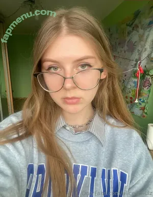 aliceschulz / kleinealicee / schulz.aliceee nude photo #0005