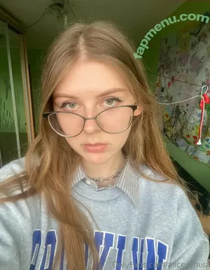 aliceschulz / kleinealicee / schulz.aliceee nude photo #0006