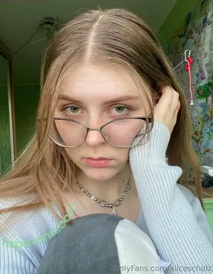 aliceschulz / kleinealicee / schulz.aliceee nude photo #0011