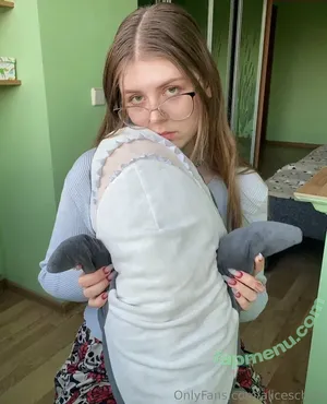 aliceschulz / kleinealicee / schulz.aliceee nude photo #0014