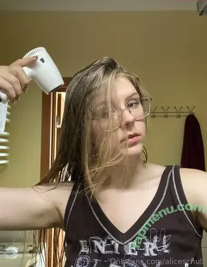 aliceschulz / kleinealicee / schulz.aliceee nude photo #0040
