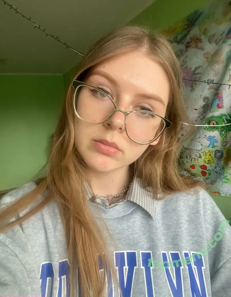 aliceschulz nude photo #0003 (kleinealicee / schulz.aliceee)