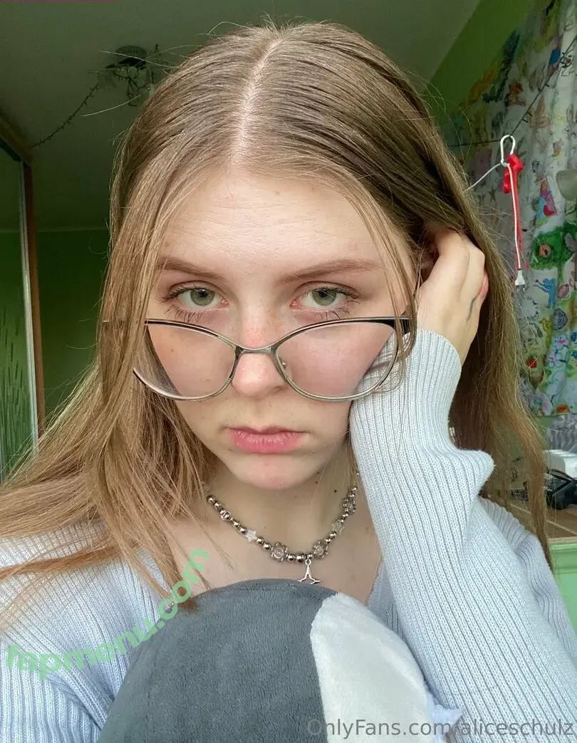 aliceschulz nude photo #0011 (kleinealicee / schulz.aliceee)