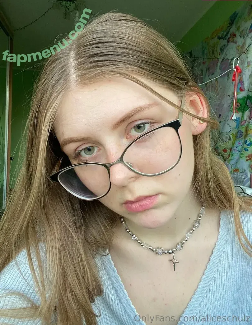 aliceschulz nude photo #0013 (kleinealicee / schulz.aliceee)