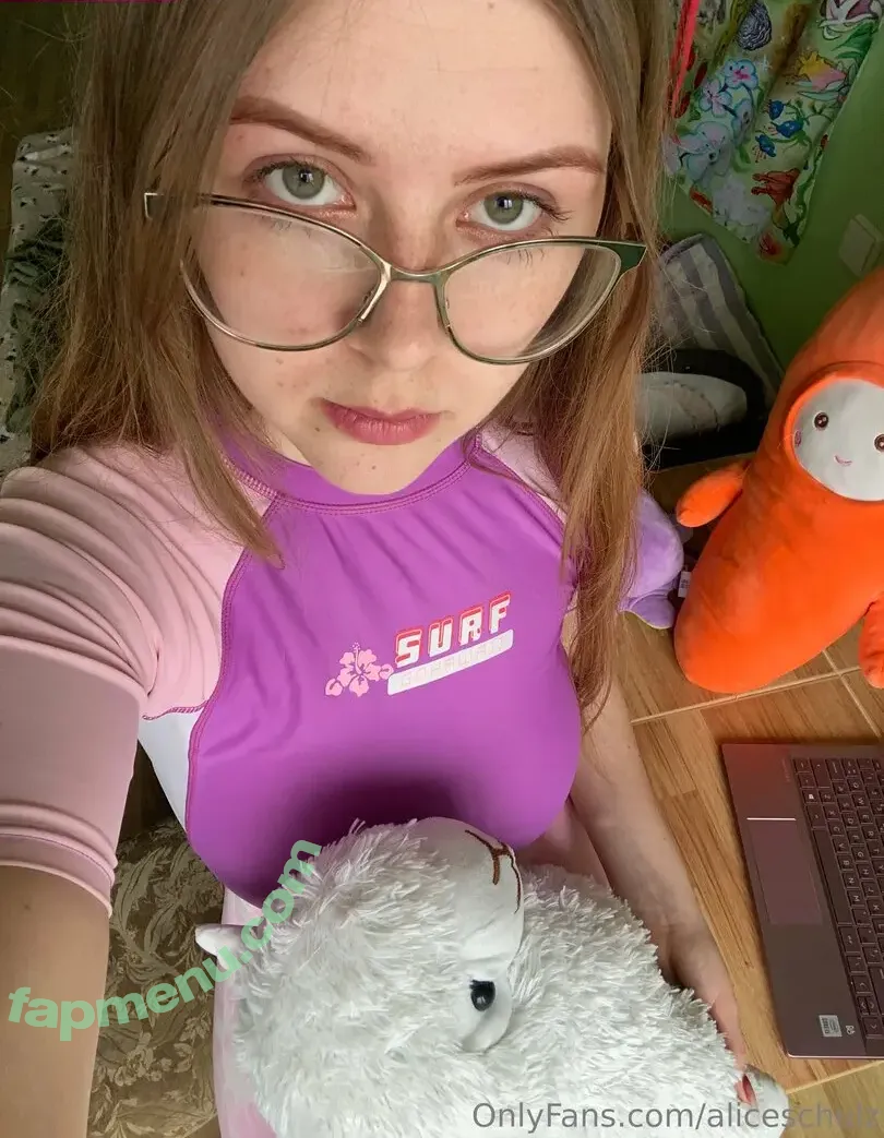 aliceschulz nude photo #0023 (kleinealicee / schulz.aliceee)