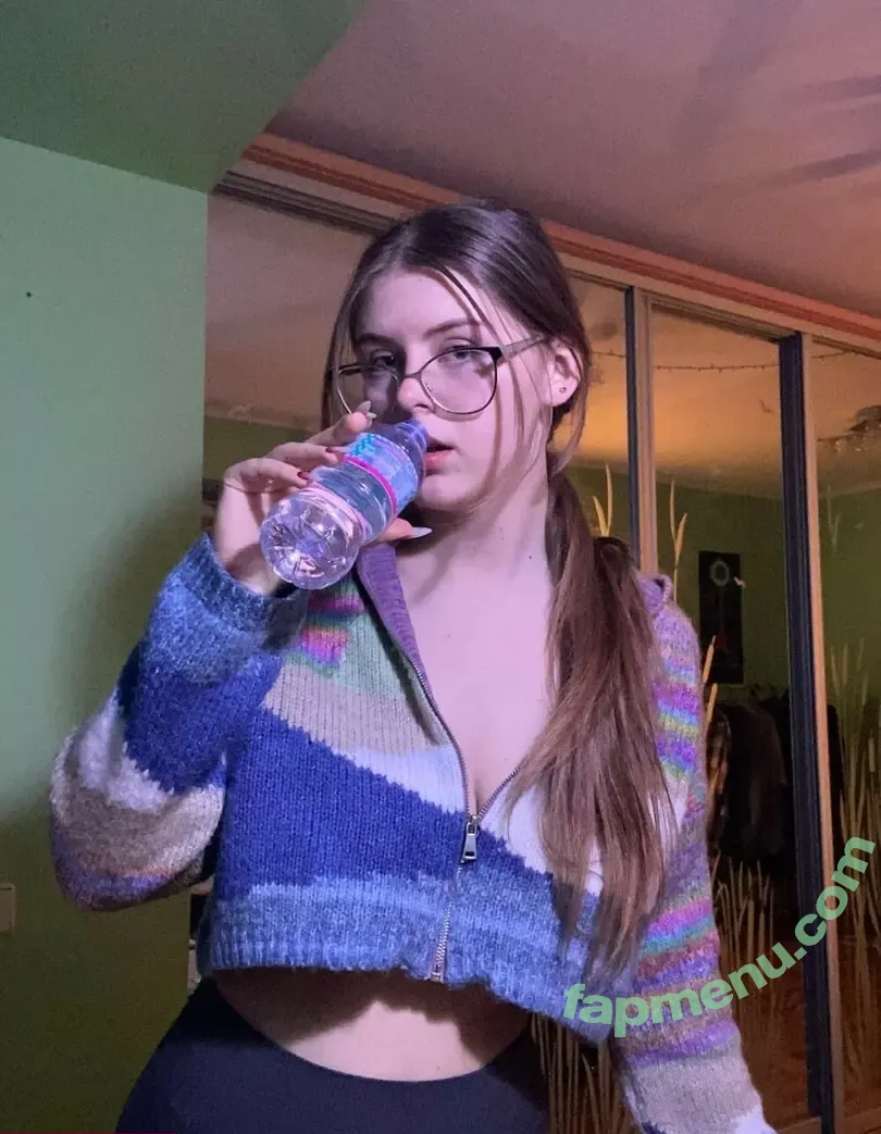 aliceschulz nude photo #0064 (kleinealicee / schulz.aliceee)