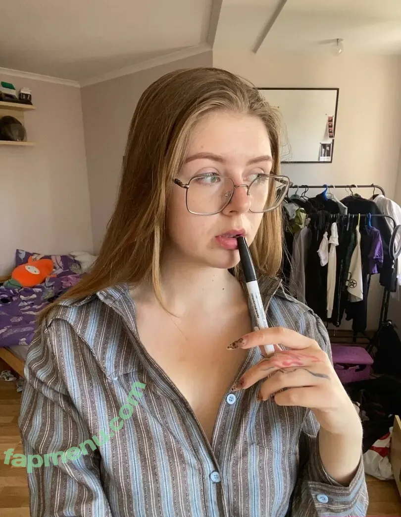 aliceschulz nude photo #0085 (kleinealicee / schulz.aliceee)