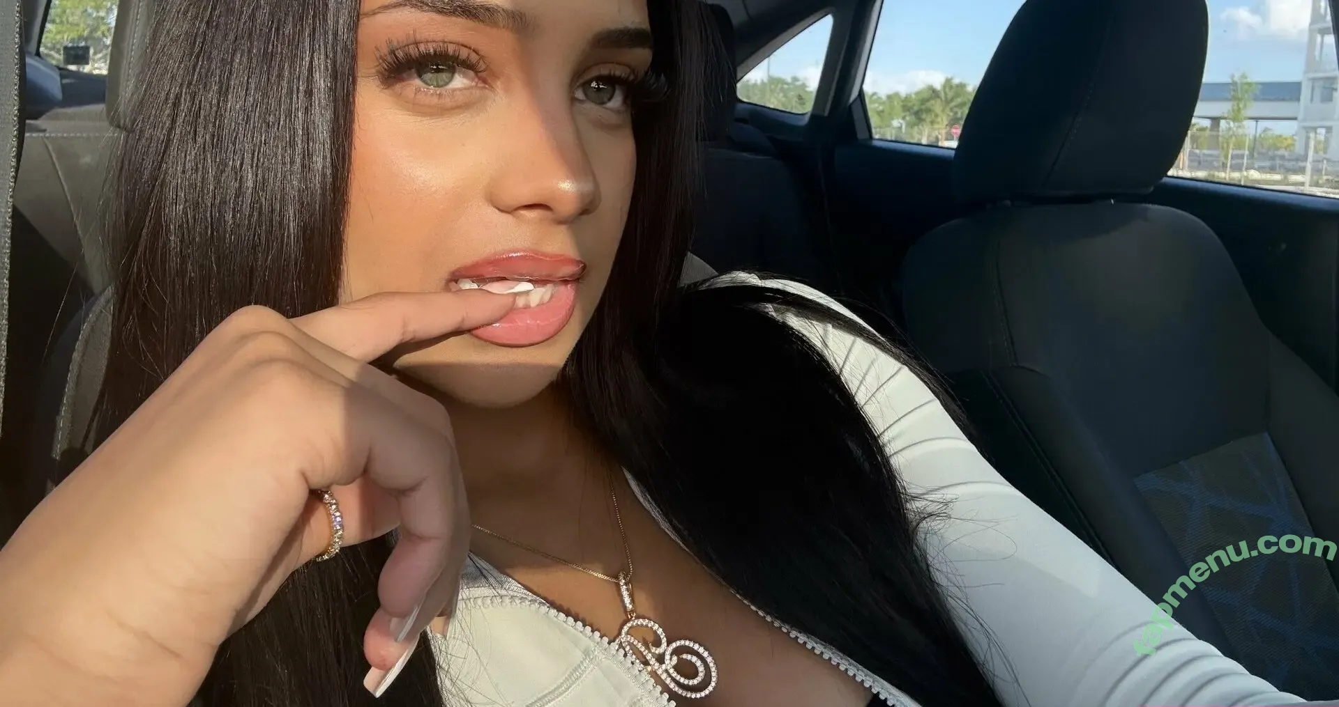 alicexmae nude photo #0025 (alicexmae)