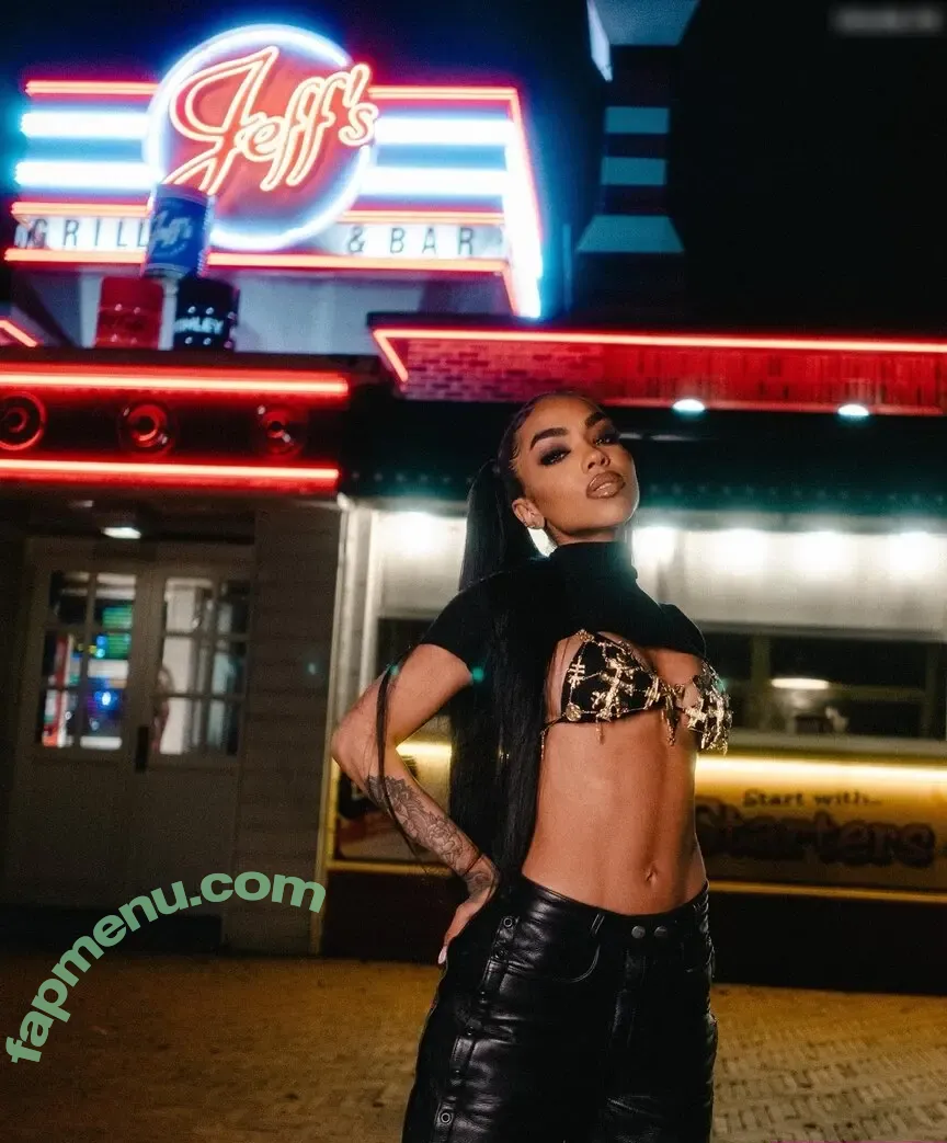 Alicia Awa nude photo #0002 (Aliciaawa)