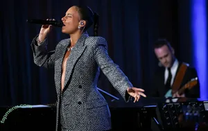 Alicia Keys / aliciakeys / ayxxxclusive nude photo #0335