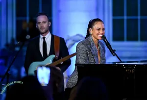 Alicia Keys / aliciakeys / ayxxxclusive nude photo #0337
