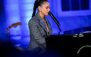 Alicia Keys / aliciakeys / ayxxxclusive nude photo #0344