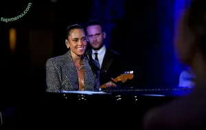 Alicia Keys / aliciakeys / ayxxxclusive nude photo #0346