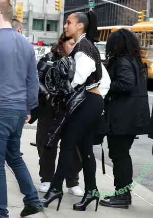 Alicia Keys / aliciakeys / ayxxxclusive nude photo #0388