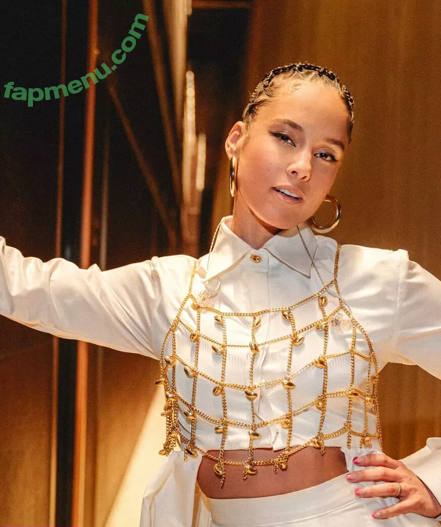 Alicia Keys nude photo #0058 (aliciakeys / ayxxxclusive)