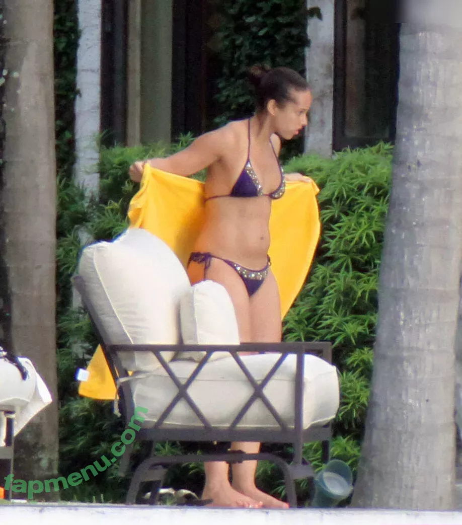 Alicia Keys nude photo #0204 (aliciakeys / ayxxxclusive)