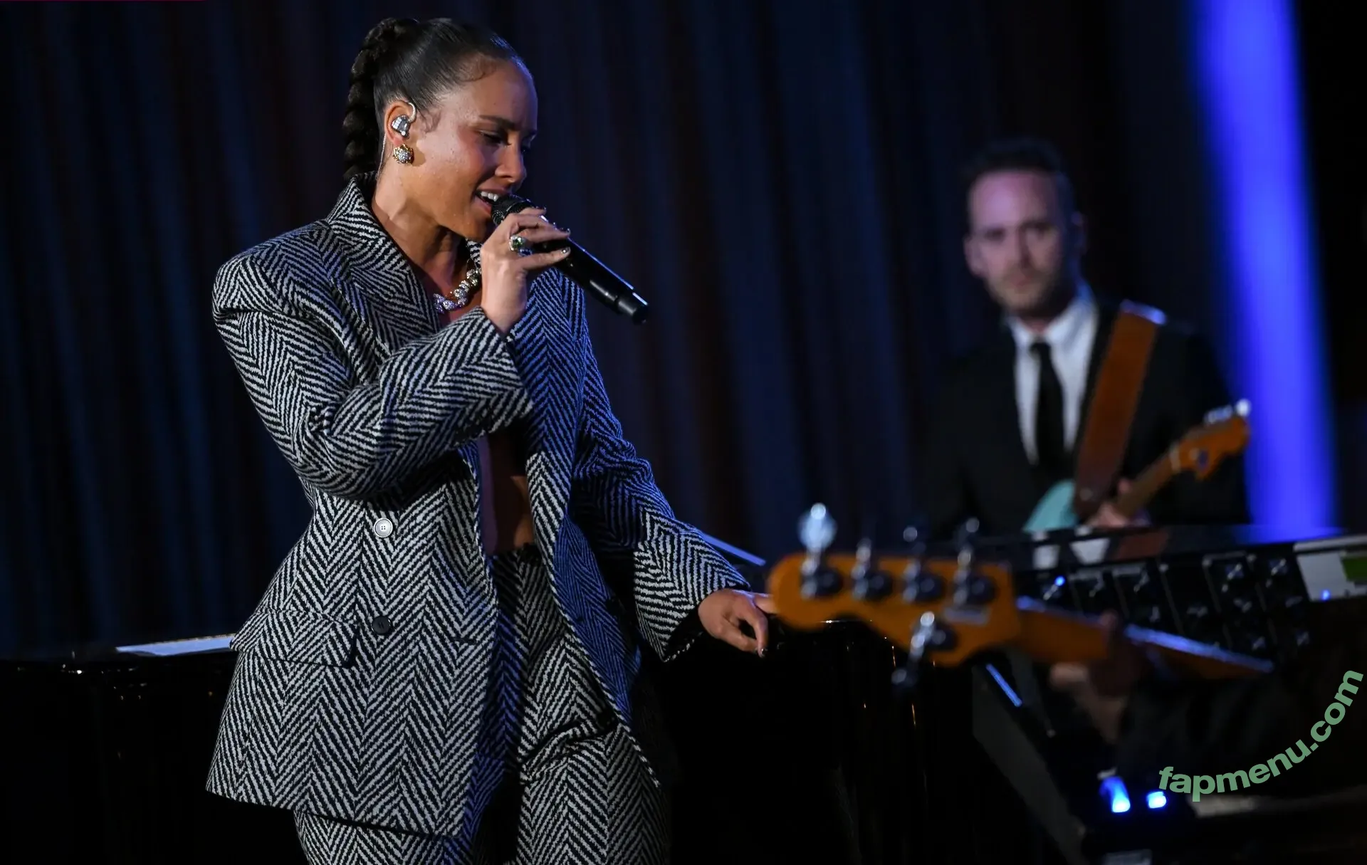 Alicia Keys nude photo #0334 (aliciakeys / ayxxxclusive)