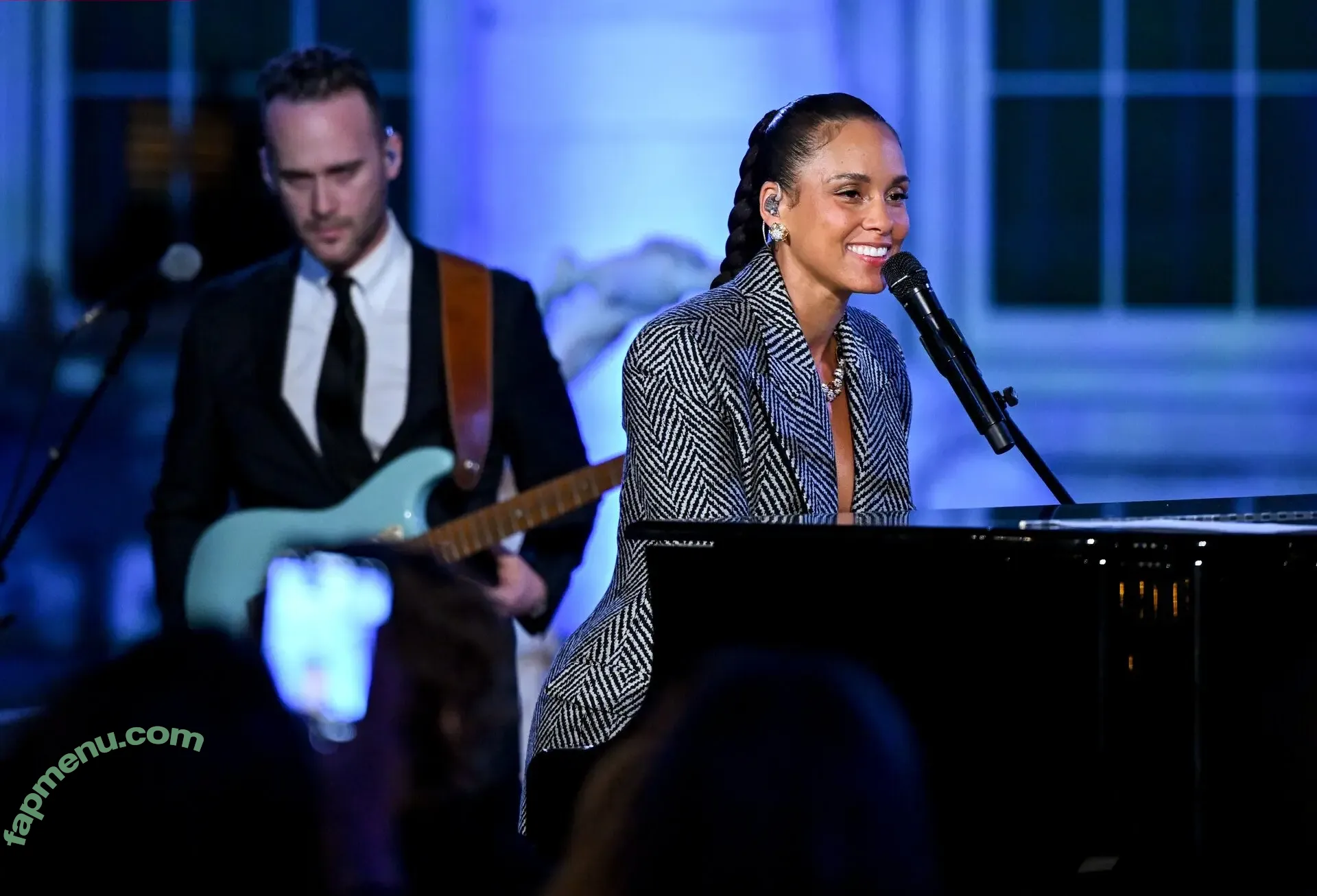 Alicia Keys nude photo #0336 (aliciakeys / ayxxxclusive)