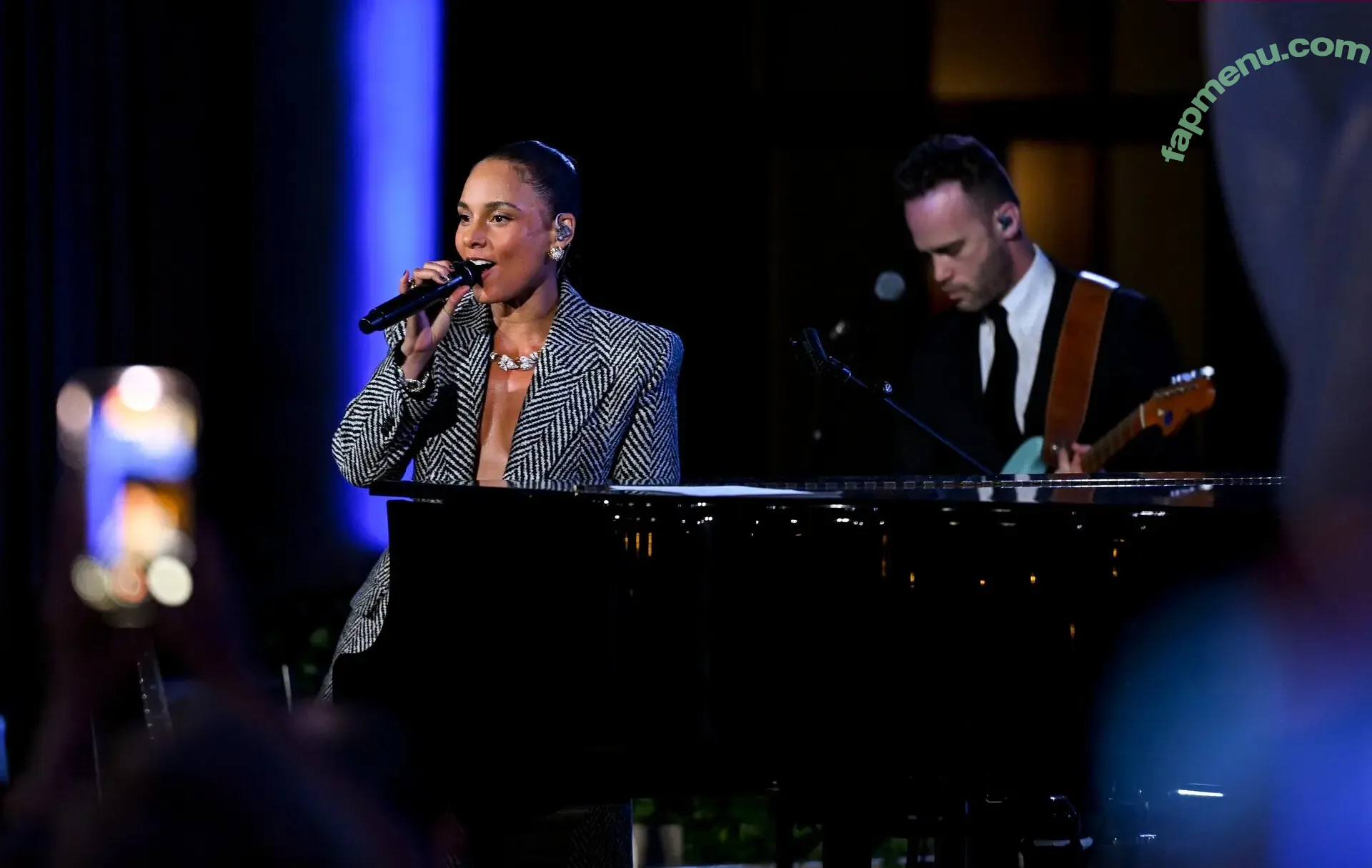 Alicia Keys nude photo #0338 (aliciakeys / ayxxxclusive)