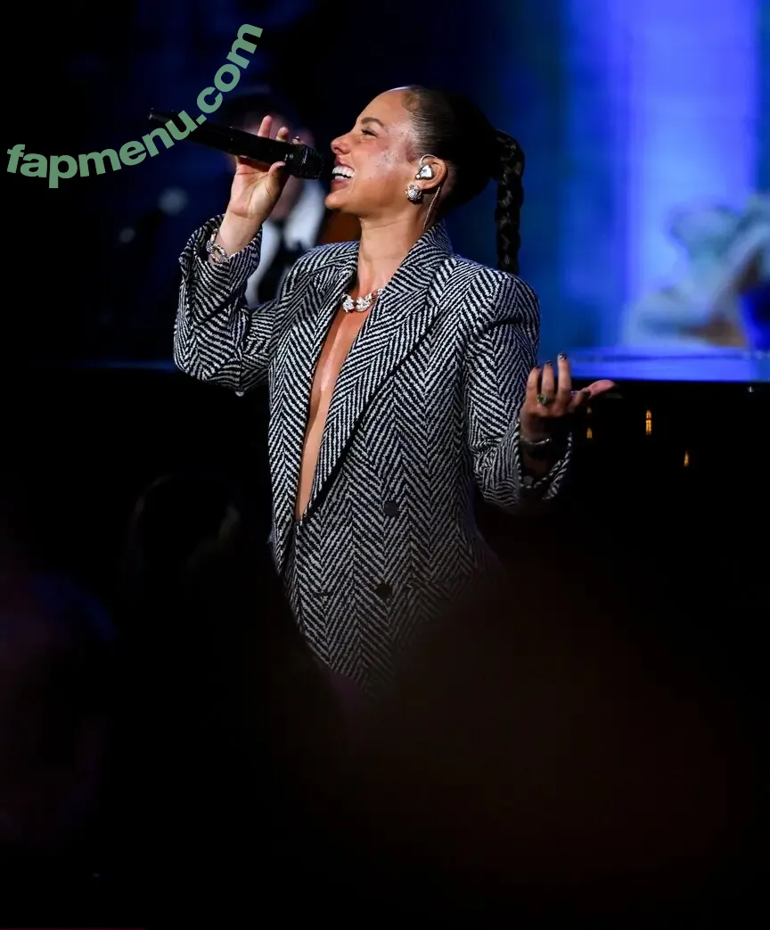 Alicia Keys nude photo #0339 (aliciakeys / ayxxxclusive)