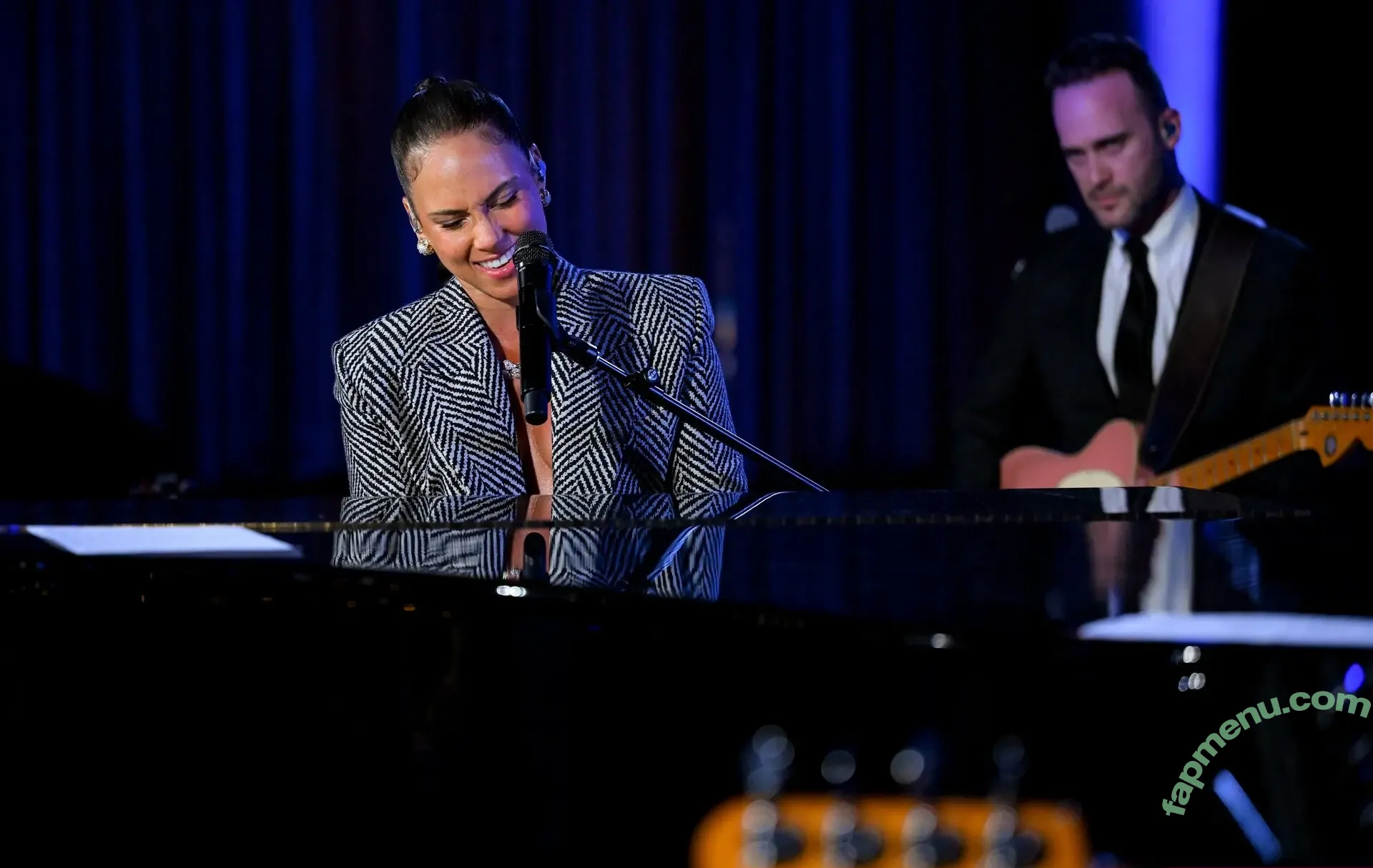 Alicia Keys nude photo #0343 (aliciakeys / ayxxxclusive)