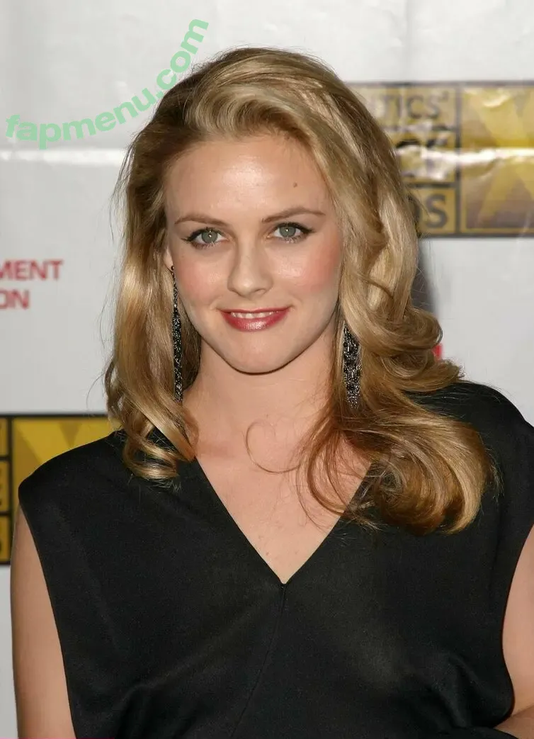 Alicia Silverstone nude photo #0274 (AliciaSilv / aliciasilverstone)