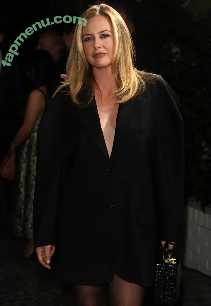 Alicia Silverstone nude photo #0306 (AliciaSilv / aliciasilverstone)