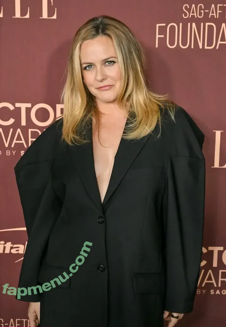 Alicia Silverstone nude photo #0317 (AliciaSilv / aliciasilverstone)