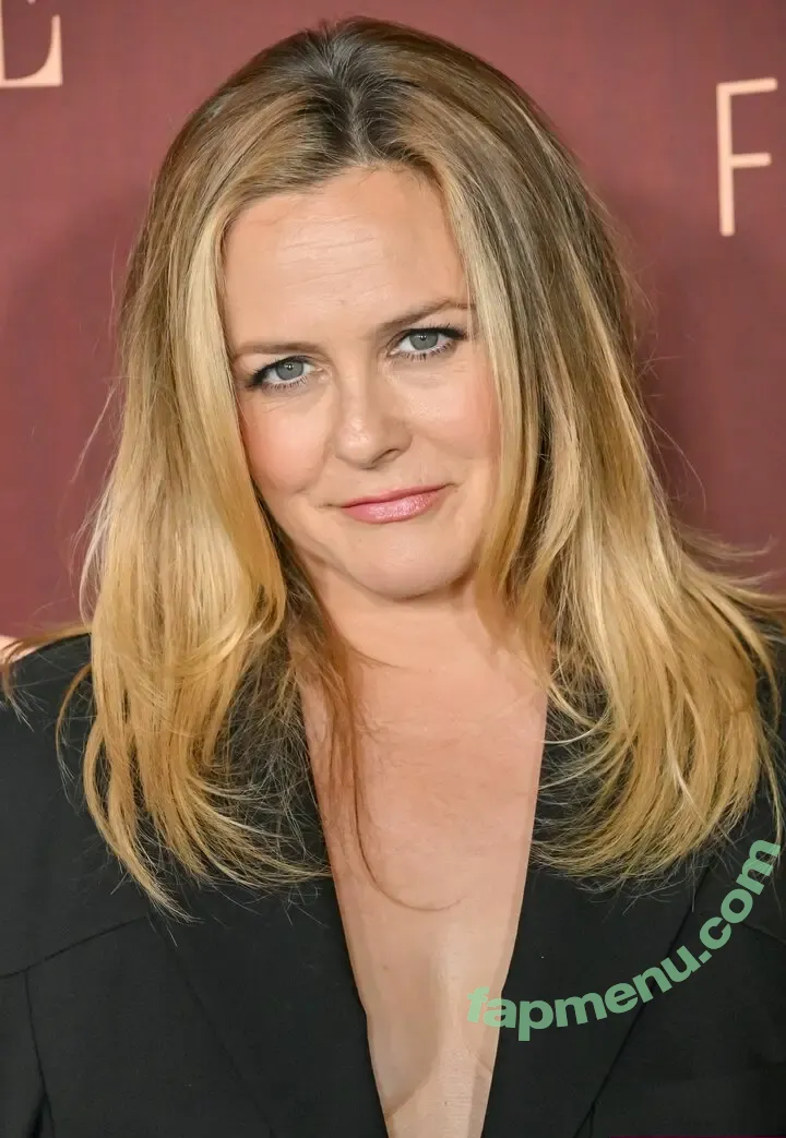 Alicia Silverstone nude photo #0318 (AliciaSilv / aliciasilverstone)