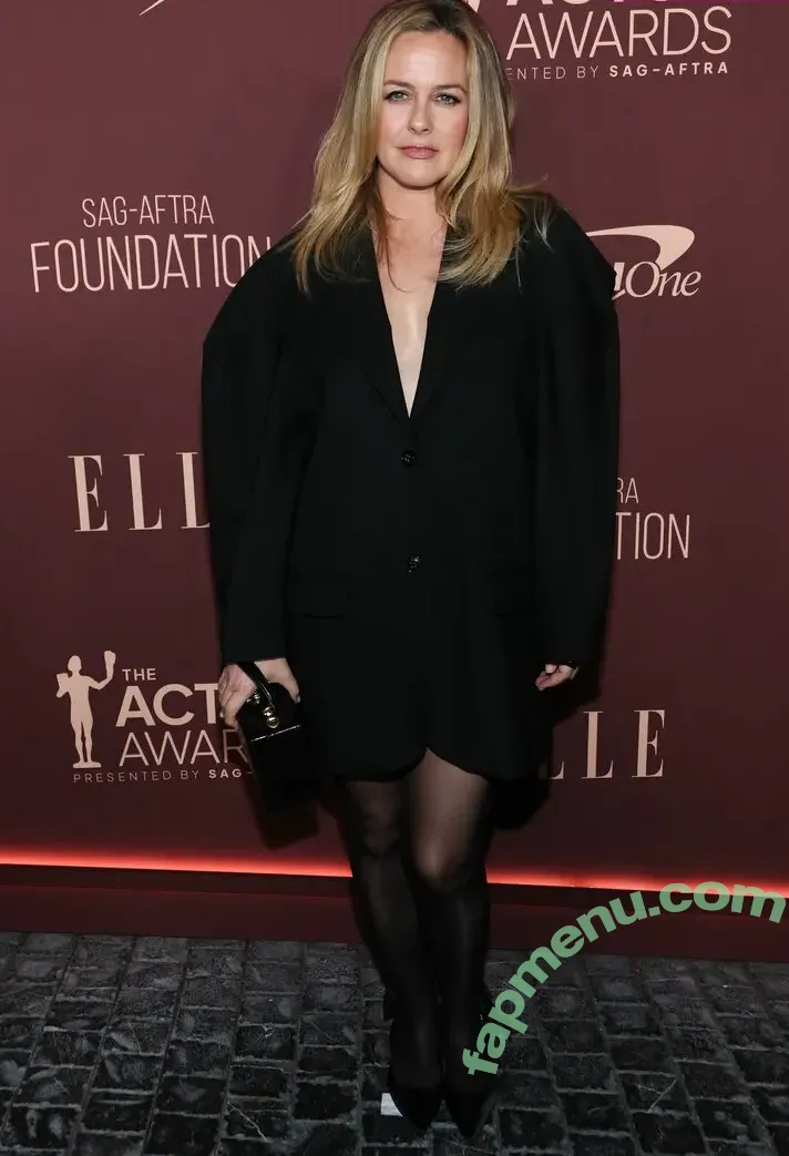 Alicia Silverstone nude photo #0321 (AliciaSilv / aliciasilverstone)