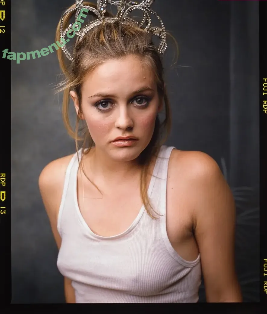 Alicia Silverstone nude photo #0352 (AliciaSilv / aliciasilverstone)