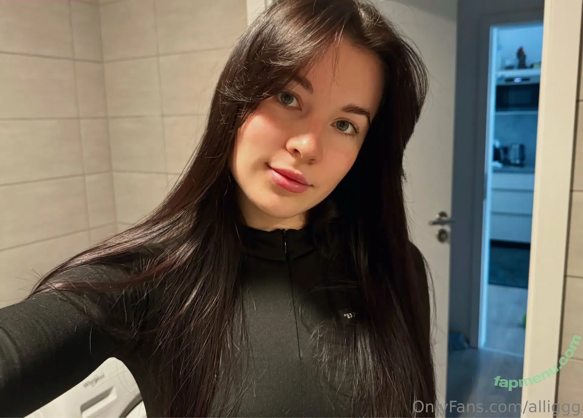 aliggg nude photo #0030 (aliggg5)