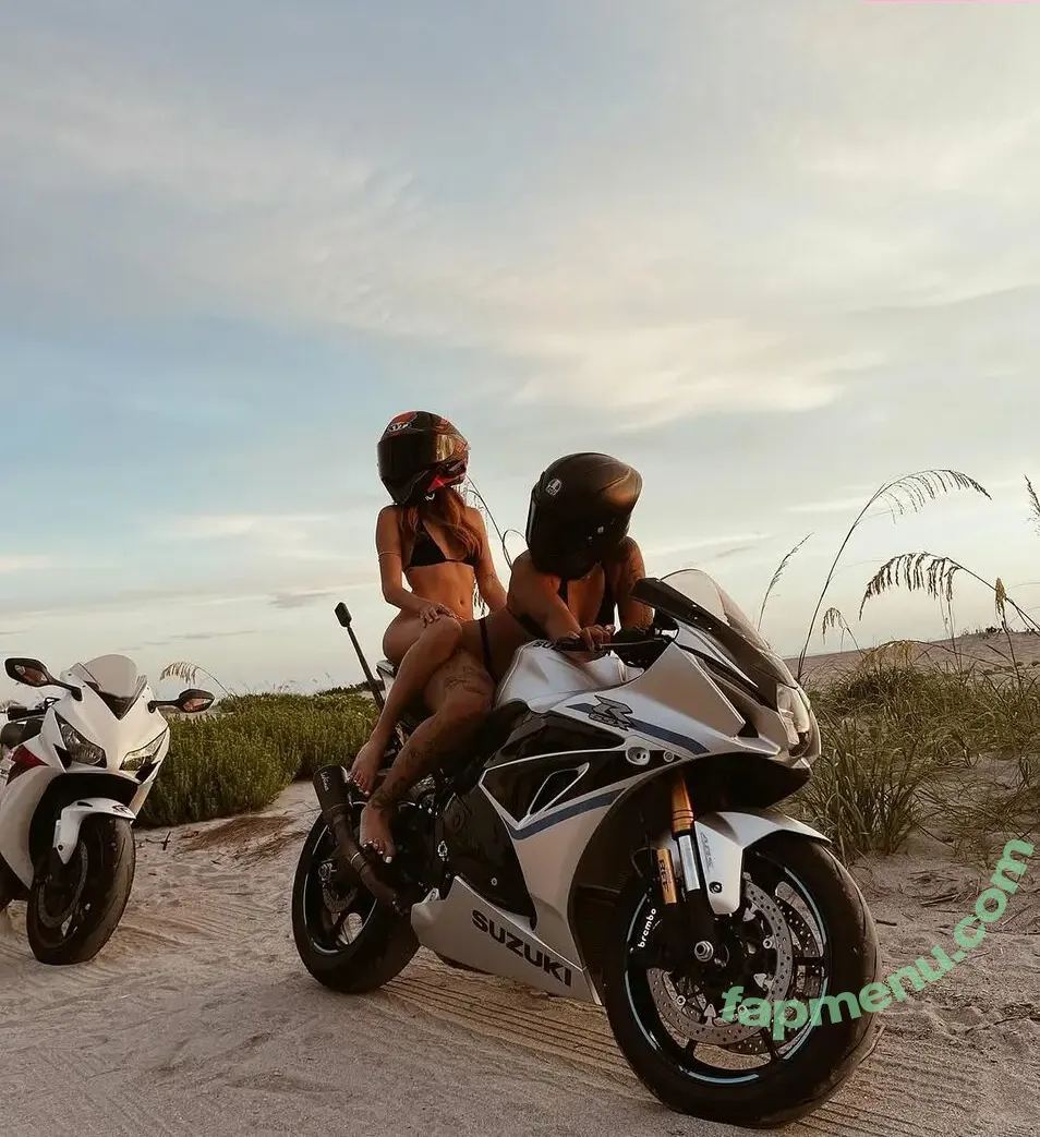 Alilmoody nude photo #0048 (alilmoodyy / alisongiler_)