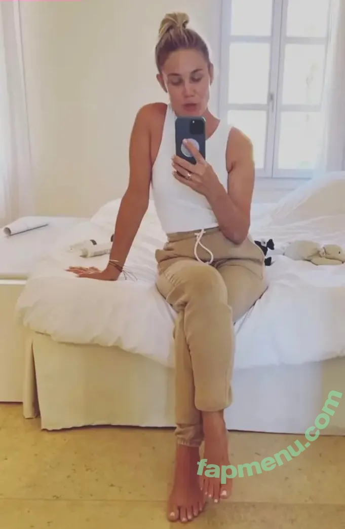 Alina Merkau nude photo #0013 (alinamerkau)