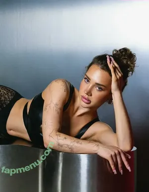 Alina Neuer / linnaamour nude photo #0306