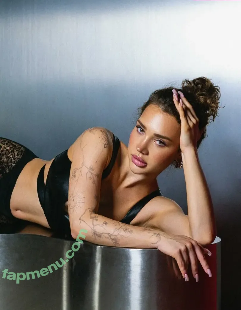 Alina Neuer nude photo #0306 (linnaamour)