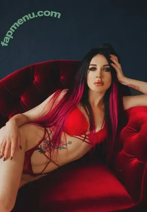 alinabellafree / makeupbyizzyalena nude photo #0001