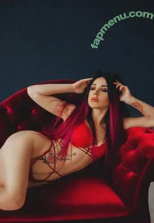alinabellafree / makeupbyizzyalena nude photo #0022