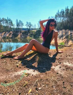 alinabellafree / makeupbyizzyalena nude photo #0024