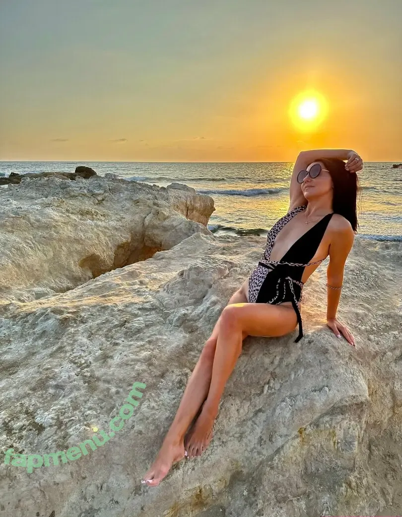 alinagreen nude photo #0001 (alinagreen)