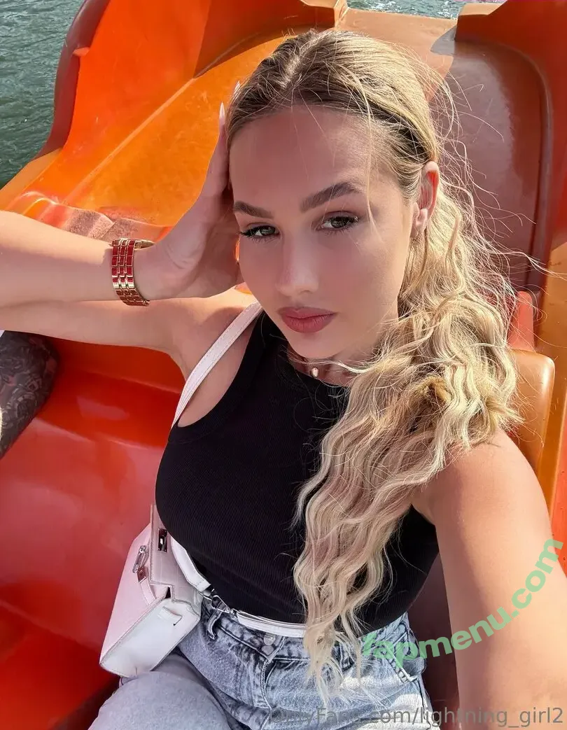 alinaloveeeee nude photo #0008 (alinaloveee)